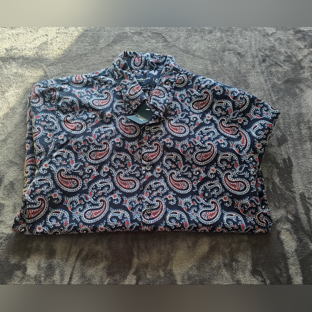 Abercrombie And Fitch Stretch Super Slim Paisley Button Up Sizd Medium NWT